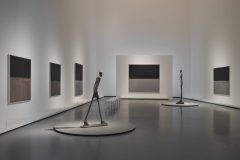  Vista dell'installazione dell'esposizione "Mark Rothko"